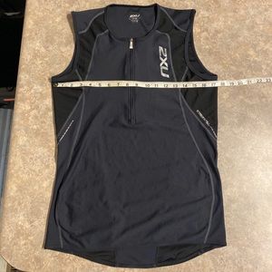 2XU compression sleeveless top XXL. All black